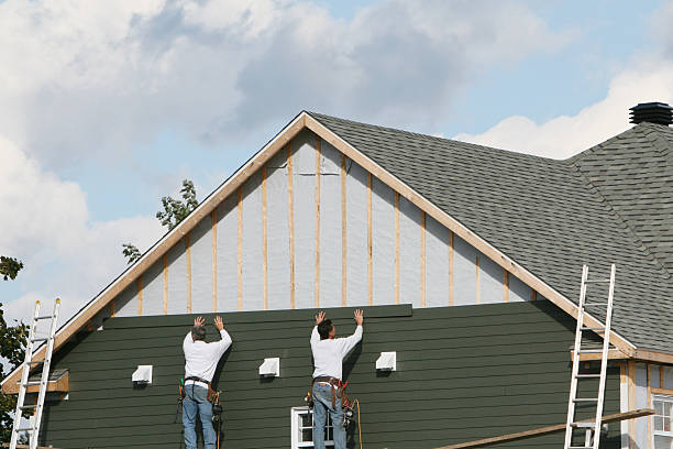 Professional Vinyl Siding technician working in Hallwood, VA